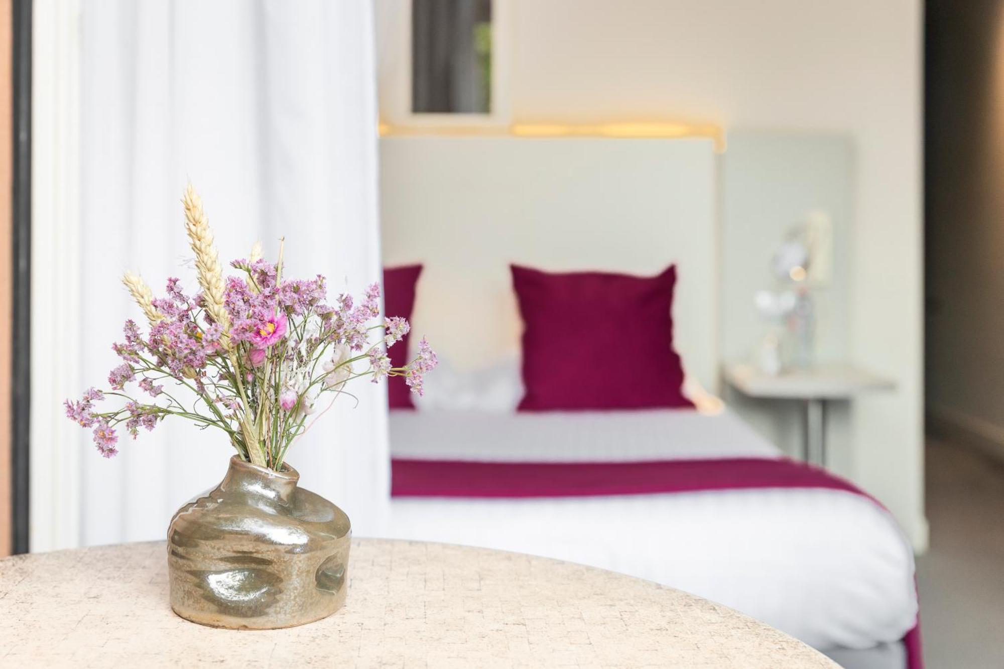 Hotel Le Carré D'Alethius Charmes-sur-Rhone Esterno foto