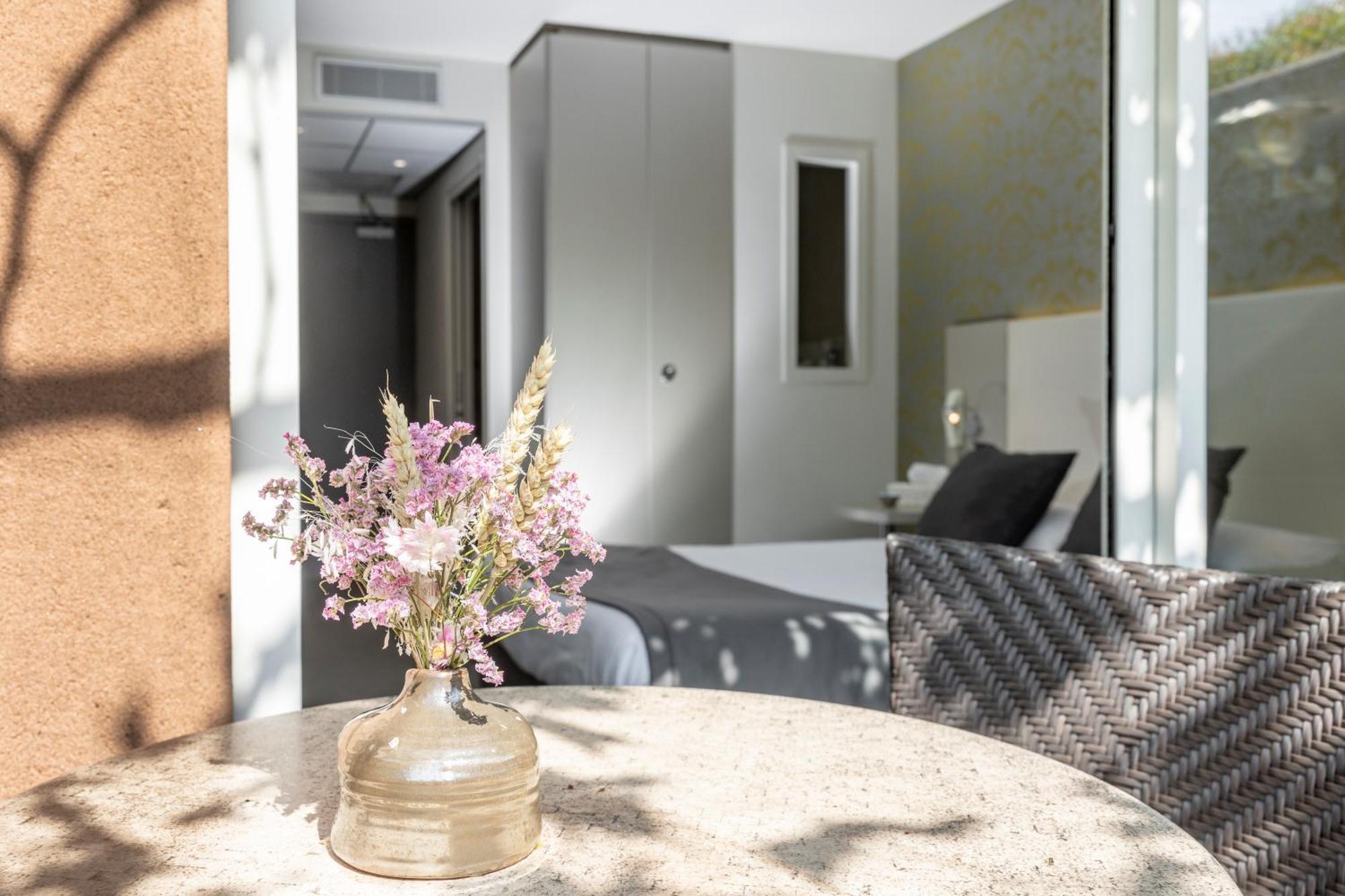 Hotel Le Carré D'Alethius Charmes-sur-Rhone Esterno foto