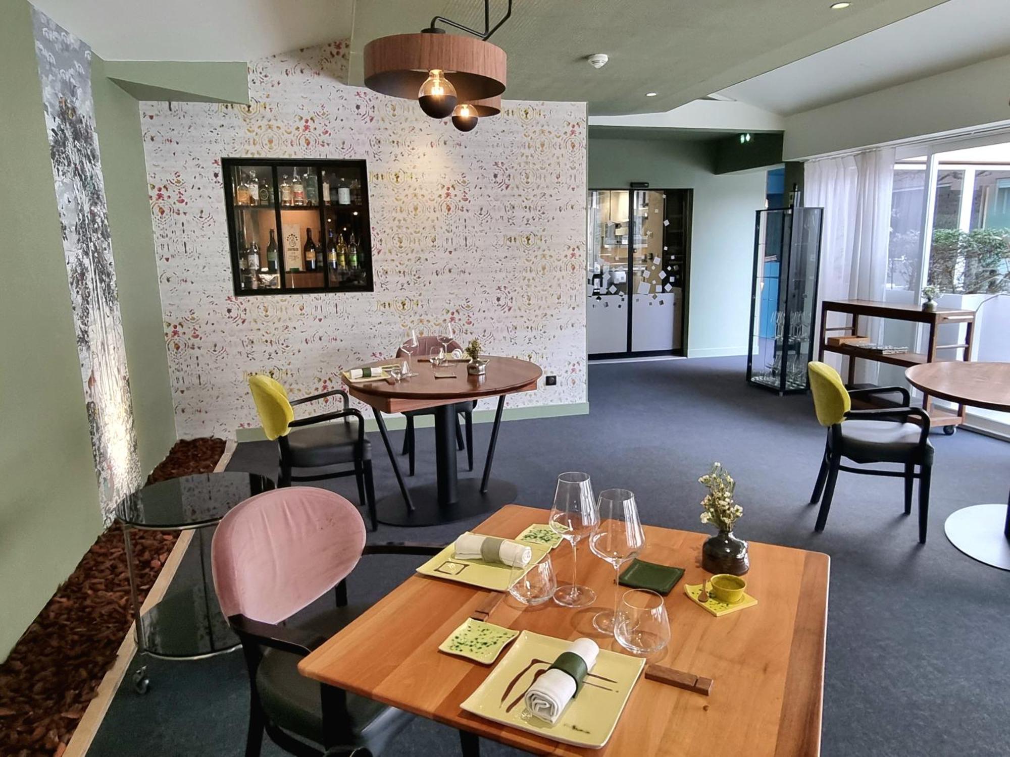 Hotel Le Carré D'Alethius Charmes-sur-Rhone Esterno foto